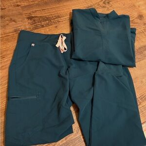 Figs Women's Caribbean Blue Pants & Top Set